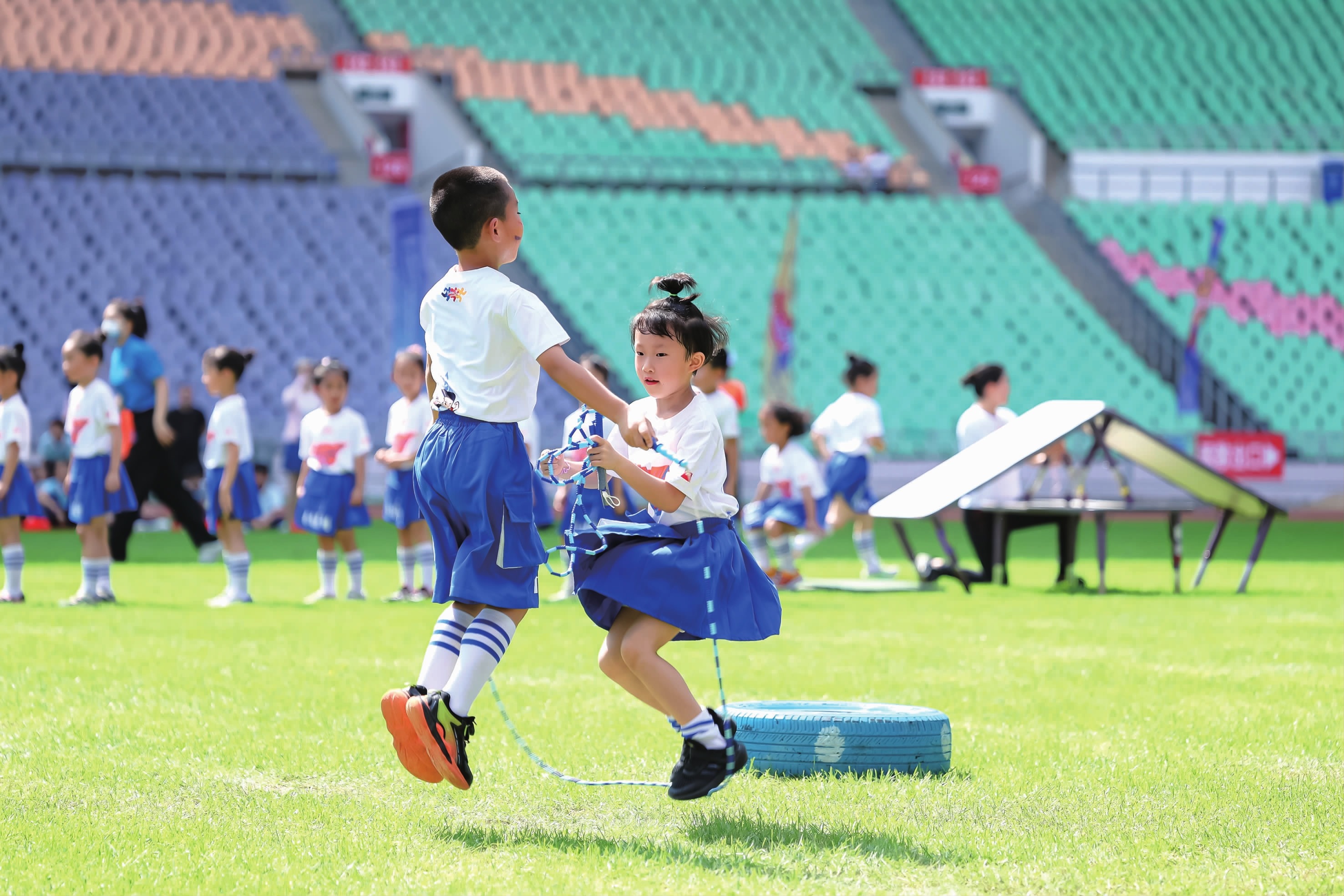 欧冠1／4决赛抽签揭晓，豪门对决引爆3月